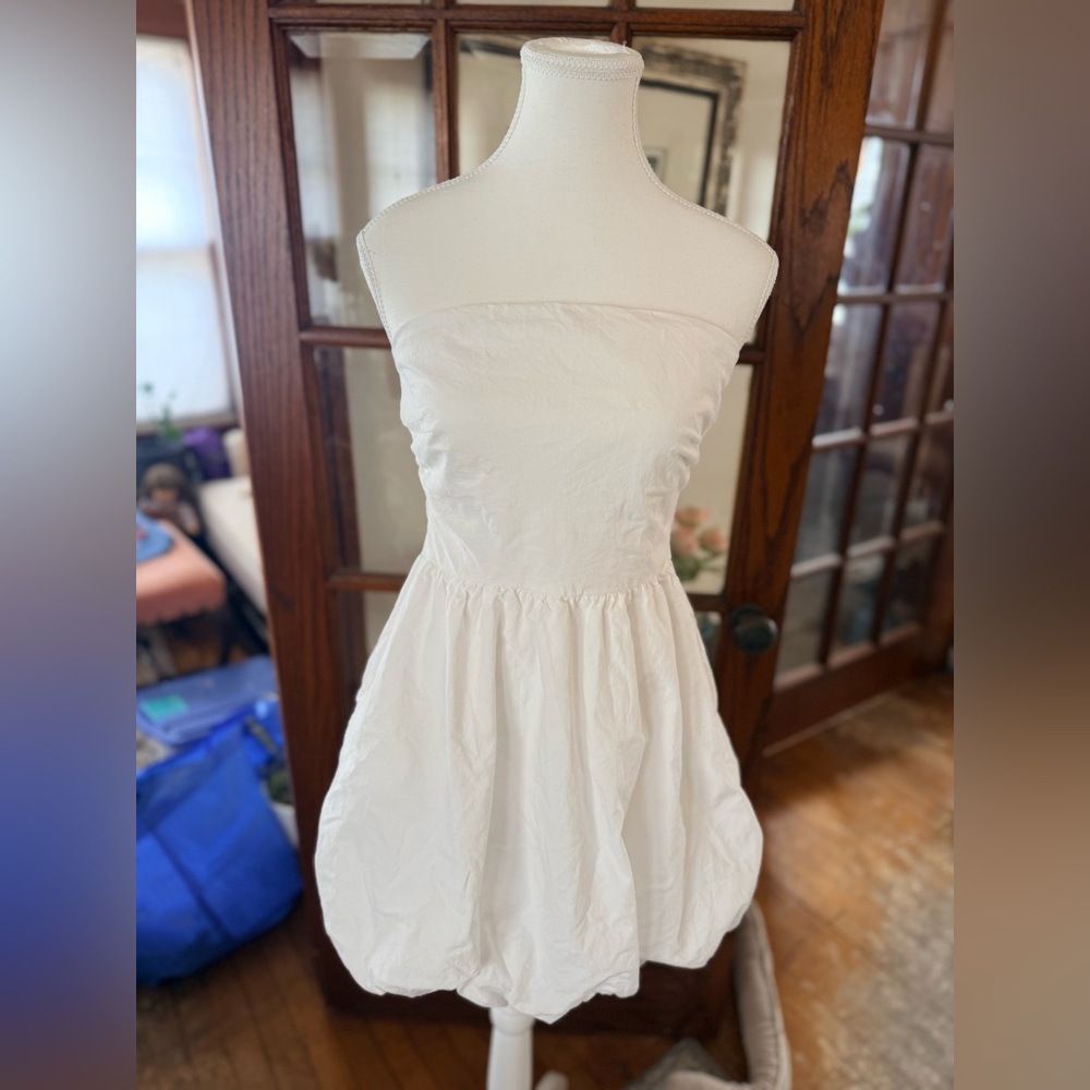 Elegant White Strapless Dress